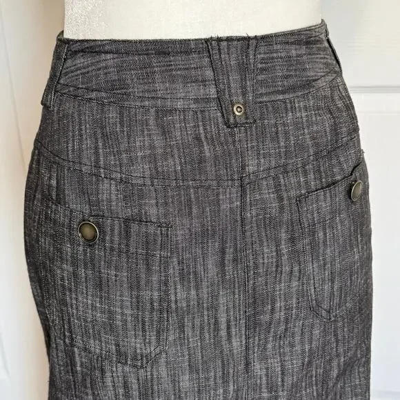 Larry Levine Size 8 stretch denim skirt heathered gray. Zip fly two button waist - Picture 5 of 9